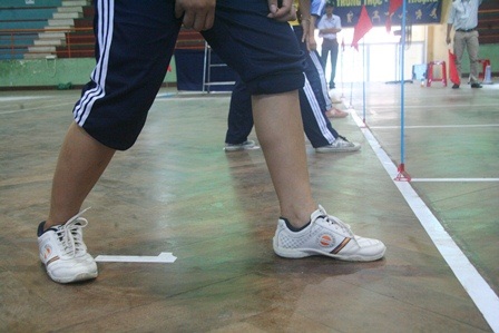 Ngắm thí sinh khối T thi chạy con thoi - 7 Thí sinh đa số mang giày, một số ít để chân trần