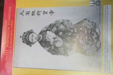 Lễ kỷ niệm 113 ngày sinh vua Duy Tân - 6 Đưa di ảnh của vua về lại điện thờ sau buổi lễ