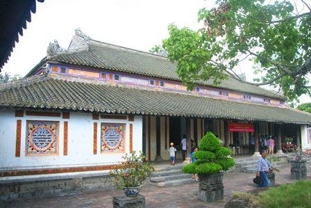Hoàn tất phục hồi nội thất nhà chờ quan văn triều Nguyễn - 1 Tả Vu nhìn từ bên ngoài