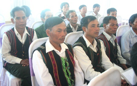 Tuyên truyền, phổ biến pháp luật về biên giới Việt Nam - Lào - 2 Cán bộ chủ chốt, các già làng, trưởng bản, người có uy tín ở các xã biên giới tham dự hội nghị