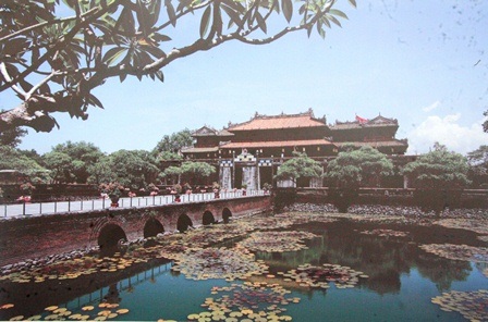 Hình ảnh một thời hoang tàn của cố đô Huế - 2 Hình ảnh kinh thành Huế sau những chặng đường bị tàn phá