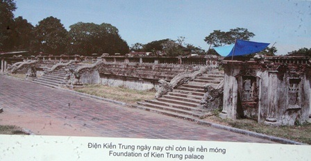Hình ảnh một thời hoang tàn của cố đô Huế - 15 Giờ đây, ngôi điện lộng lẫy ngày nào chỉ còn phần nền móng