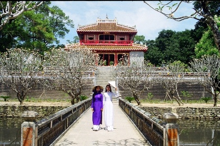 Cố đô Huế - 20 năm bảo tồn, phát huy giá trị di sản, phát triển du lịch - 6 Minh Lâu – Lăng Minh Mạng