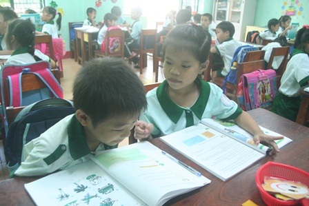 Tiết học đầu năm ở một lớp học “ồn ào” - 5 Biện pháp với những HS chưa thật chú ý là trưởng nhóm phải thật nghiêm khắc.