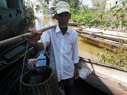 Nhiều địa phương mong lũ "tới tầm" để... diệt chuột - 1 Ông Đỗ Tác cho biết lụt đến, bà con rất mong chờ.