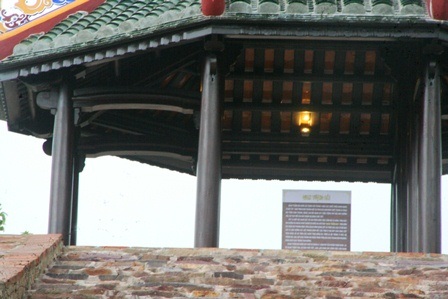 Trùng tu thành công Đài thiên văn cổ duy nhất còn lại ở Việt Nam - 6 Các hàng cột dựng trên các chân táng bằng đá