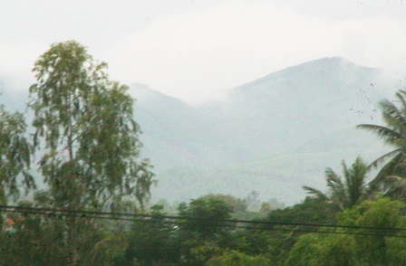 Trùng tu thành công Đài thiên văn cổ duy nhất còn lại ở Việt Nam - 11 Hướng nhìn ra núi ở hướng Tây thành phố Huế từ đài