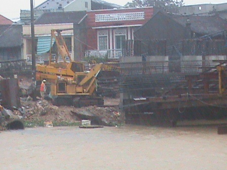 Những hình ảnh đầu tiên của cơn bão số 10 - 6 Huế đang mưa lớn