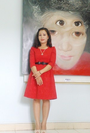 Xem tranh đầy tình cảm của nữ họa sĩ nhân ngày 20-10 - 14 Nữ họa sĩ bên một tác phẩm Giao cảm 15