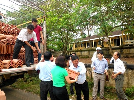 Hơn nửa tỷ đồng lợp mái, lát sân trường học bị thiệt hại do bão