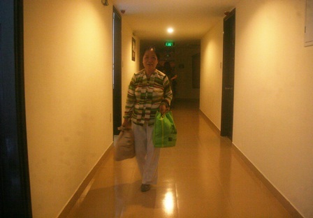 Vào thuê KS ở tránh bão