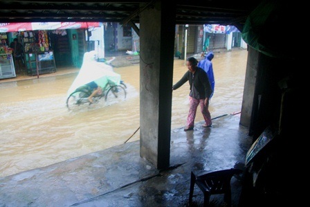 Phố cổ thời chúa Nguyễn ở Huế ngập trong nước lũ - 6 Nhà của mệ Phan Thị Diệu Liên sống tại phố cổ đã nhiều đời và đã chịu nhiều trận lụt