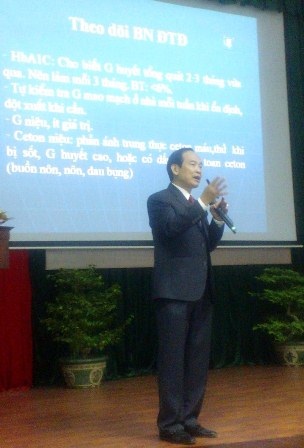 100 bệnh nhân ĐTĐ và người nhà được nghe báo cáo về tác hại, cách phòng và chữa bệnh ĐTĐ