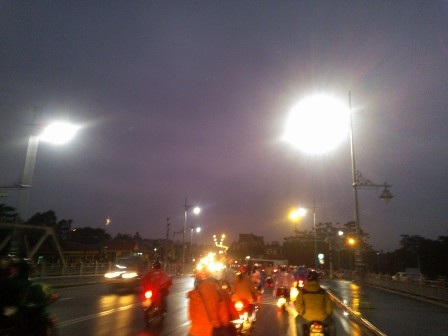 Người đàn ông chết cóng ngoài đường trong đêm rét    - 1 Nhiệt độ ở Huế ban đêm hiện rất lạnh khoảng từ 12 đến 14 độ