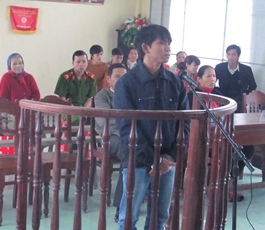 10 năm tù cho tài xế gây vụ tai nạn thảm khốc ở Huế - 1 Tài xế Tùng tại phiên tòa ngày 29/11
