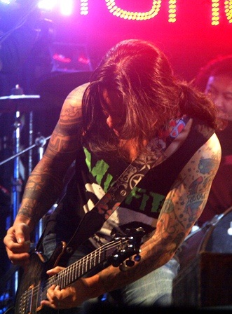 10.000 khán giả Huế bị “đốt cháy” bởi Rockstorm - 16 Phút thăng hoa của guitarist Microwave
