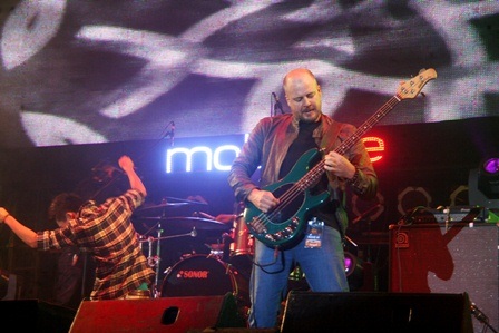 10.000 khán giả Huế bị “đốt cháy” bởi Rockstorm - 10 Ngũ Cung lần đầu ghi nhận có tay guitar bass nước ngoài