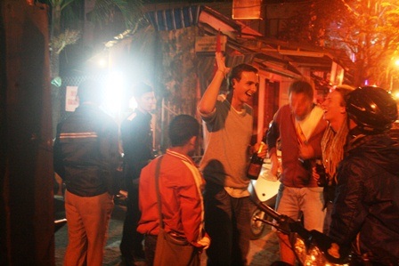 Và giờ phút thiêng liêng đã điểm: năm mới 2014 xuất hiện trong sự phấn khích của khách Tây