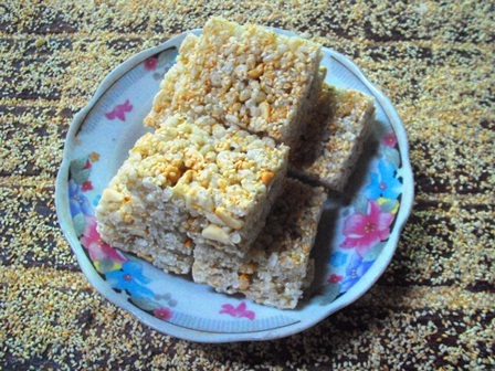Lạ miệng cốm nếp Huế - 6 Dĩa bánh cốm Huế giòn, thơm