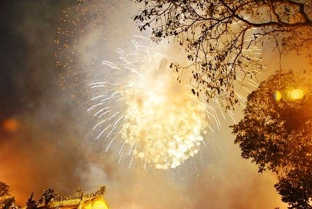 Bắn pháo hoa đêm Giao thừa tại cố đô Huế