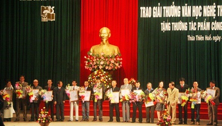 Trao Giải thưởng VHNT Cố đô cho 40 tác phẩm, công trình xuất sắc - 2 15 giải B