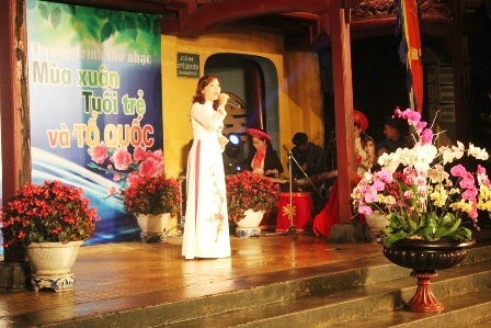 Xứ Huế đắm mình trong đêm thơ Nguyên Tiêu - 4 Những bài thơ hay lần lượt đến với khán giả