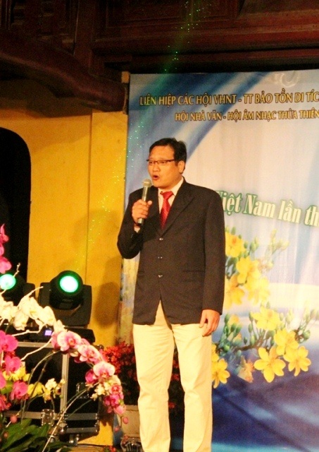 Xứ Huế đắm mình trong đêm thơ Nguyên Tiêu - 6 Nhà thơ, bác sỹ Phạm Nguyên Tường với bài thơ “Huế”