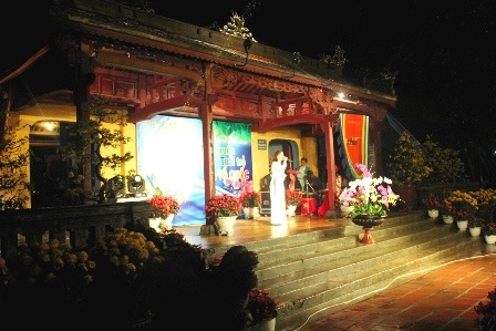 Xứ Huế đắm mình trong đêm thơ Nguyên Tiêu - 8 Nét cổ kính của cố đô hòa quyện trong đêm thơ