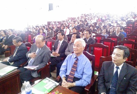 Đã hạn chế tình trạng quá tải bệnh viện tại Huế - 1 Các thế hệ gắn bó với BV Đại học Y Dược Huế tại buổi lễ kỷ niệm 59 năm ngày Thầy thuốc Việt Nam