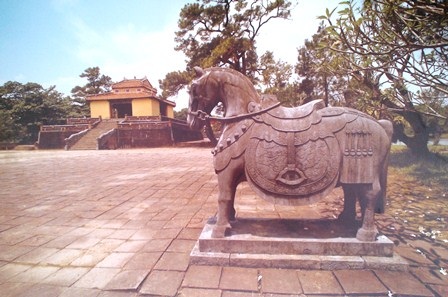 Ngắm "dàn" ngựa đá độc đáo trong lăng vua Nguyễn - 4 Ngựa thời vua Minh Mạng (ảnh) có phần bệ vệ và mập hơn ngựa thời vua cha Gia Long