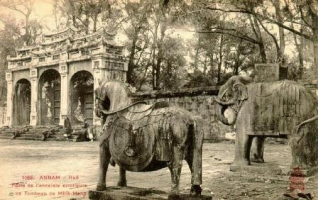 Ngắm "dàn" ngựa đá độc đáo trong lăng vua Nguyễn - 5 Ngựa thời vua Minh Mạng (ảnh) có phần bệ vệ và mập hơn ngựa thời vua cha Gia Long