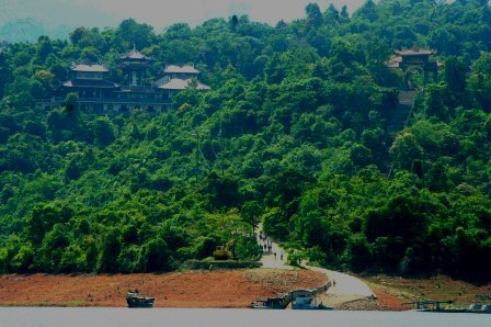 Đêm hoa đăng huyền ảo dưới chân Thiền viện Trúc Lâm Bạch Mã - 2 Thiền viện Trúc Lâm Bạch Mã lúc xế chiều