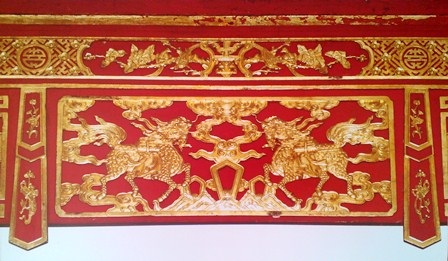 Xem “ngựa hóa rồng” lấy may cả năm Giáp Ngọ (II) - 7 Trang trí trên liên ba lăng vua Đồng Khánh 2 con Long Mã chầu nhau