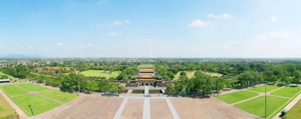Tuần lễ vàng du lịch đầu năm 2014 tại cố đô Huế - 1 Hoàng thành Huế nhìn toàn cảnh