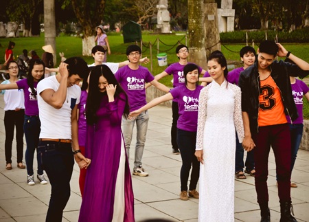 Phim ngắn về tình yêu giới trẻ gây "sốt" tại Festival Huế 2014 - 2 Bộ tứ diễn viên chính trong phim