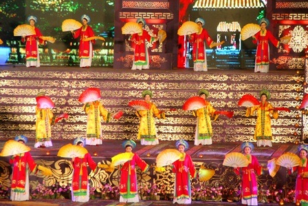 Lộng lẫy văn hóa Việt - 4 Đặc sản cố đô: Múa cung đình Huế -