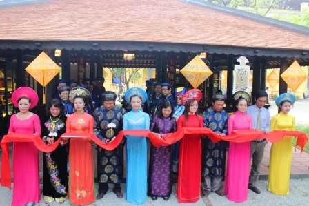 Xem Ngự y triều Nguyễn bắt mạch chữa bệnh - 1 Lễ tái hiện Không gian Thái Y Đường triều Nguyễn ở phủ Nội Vụ, Đại Nội Huế