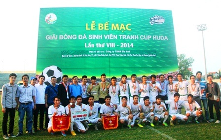 Lần đầu tiên vào đến chung kết, đội ĐH Kinh tế Huế đã xuất sắc đạt ngôi thứ Nhì