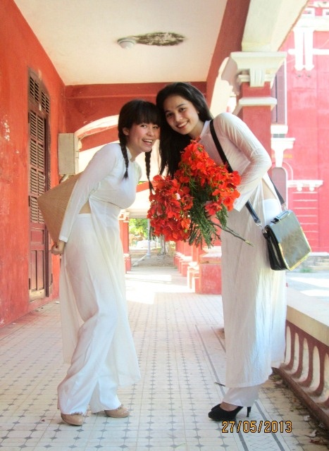 Nhí nhảnh cùng bạn bên ngôi trường cũ