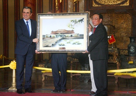 Thủ tướng Bulgari tham quan cố đô Huế - 2 Thủ tướng Bulgari đến thăm Huế lần đầu tiên