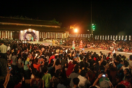 Festival Huế thu hút gần 10 vạn du khách từ hơn 100 quốc gia