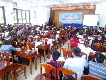 Ngày hội - Hội thảo Tư vấn việc làm cho SV khoa Luật, Đại học Huế.