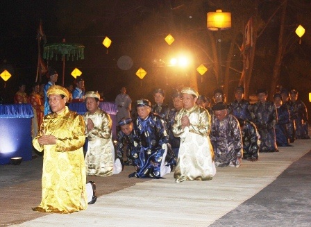 Thiêng liêng lễ tế đàn thần Trời trong đêm khuya - 7 Lãnh đạo tỉnh Thừa Thiên Huế kính cẩn trước đàn thờ Thần Trời