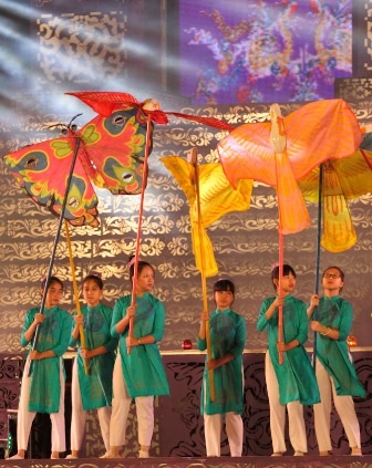 Thiếu nhi xuất hiện ở các tiết mục làm tươi mới thêm sân khấu