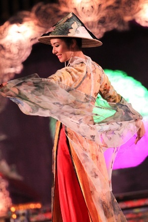 Đoàn múa Hà Nam - Trung Quốc