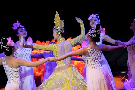 Đoàn múa Hà Nam - Trung Quốc