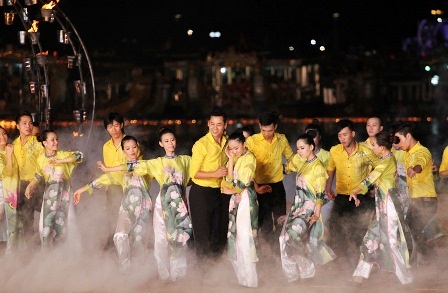 Xúc động đêm giã bạn