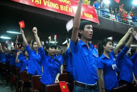 SV Huế quyết liệt phản đối Trung Quốc xâm phạm Việt Nam - 1 SV Đại học Sư phạm Huế đồng lòng phản đối hành động Trung Quốc xâm phạm hải phận Việt Nam.