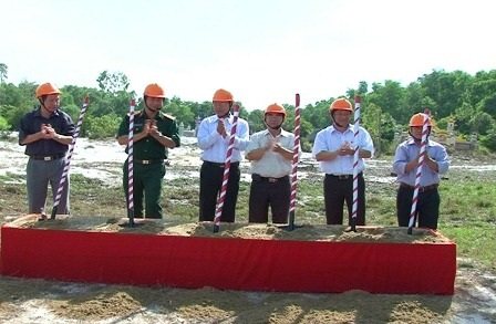 Xây dựng nhà bia tưởng niệm 2 tiểu đoàn Bộ binh nổi tiếng - 2 Lãnh đạo huyện và tỉnh làm nghi lễ động thổ
