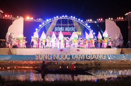 “Sóng nước Tam Giang” - mùa hội miền sông nước - 2 Khai hội Sóng nước Tam Giang trên vùng đầm phá nổi tiếng xứ Huế